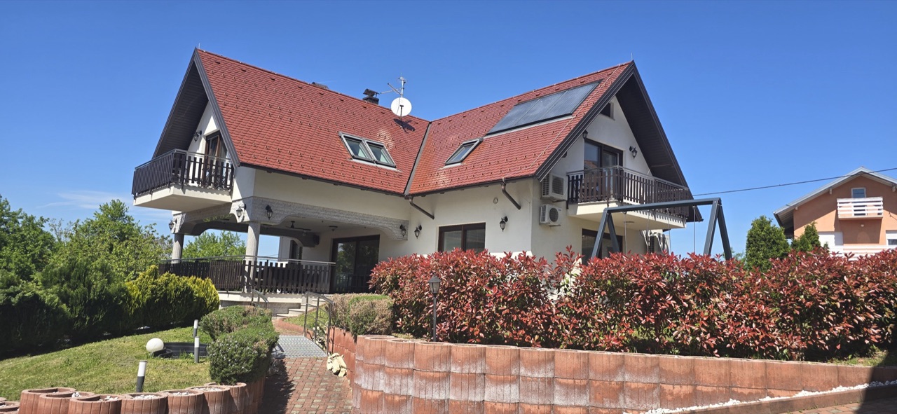 Villa Aurelia — prostrana moderna vila s uređenim vrtom
