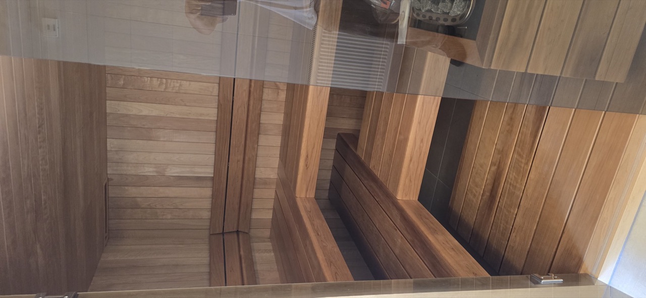 Finska sauna i jacuzzi za opuštanje